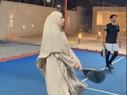 Tyas Mirasih Jawab Netizen Julid soal Main Padel Saat Perjalanan Umrah