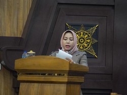 Rapat Paripurna DPRD, Walkot Mojokerto Sampaikan Nota Keuangan RAPBD 2026