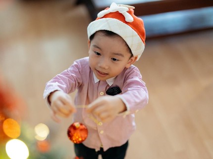 10 Rekomendasi Baju Natal untuk Anak Laki-laki, Nyaman dan Fashionable untuk Si Kecil