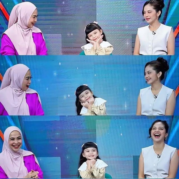 <p>Lagi-lagi bikin gemas, ketika Aleia ditanya soal cita-citanya, ia menjawab ingin menjadi model, Bunda. "Cita-citanya mau jadi model," katanya. Lalu, saat Aleia diminta bergaya di depan kamera, dengan percaya diri ia langsung berpose manis. "Ngeliat miniatur sendiri, begini kali ya rasanya orang tua kita dulu ngeliat kita waktu kecil.. kok bisaa???!!" tutur Tiwi dalam <em>caption</em>-nya&nbsp;di Instagram. (Foto: Instagram @tentangtiwi)</p>