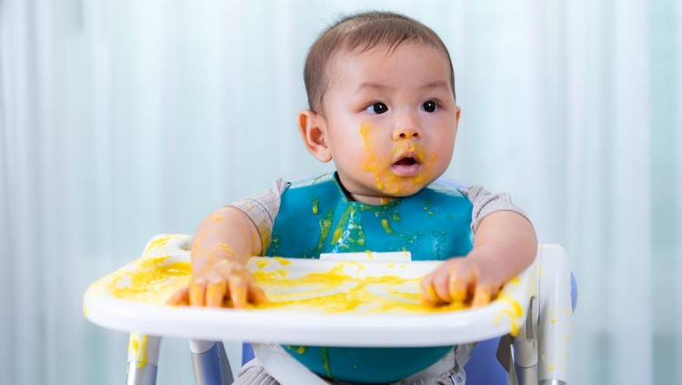 Anak Makan Berantakan Jangan Buru-Buru Dibersihkan, Ketahui Manfaat Messy Eating