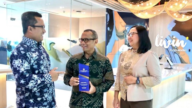 Bank Mandiri perkuat layanan treasury dan hedging untuk dukung pelaku usaha, kinerja positif tercatat, penghargaan internasional jadi bukti komitmen.