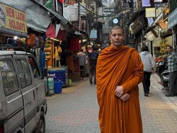 Aktor Dom Petchthamrongchai Tinggalkan Dunia Hiburan demi Jadi Biksu