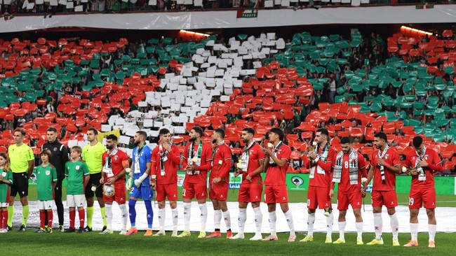 Pertandingan persahabatan timnas Palestina melawan timnas Basque di Stadion San Mames, Minggu (16/11) menjadi laga emosional di Stadion Katedral.