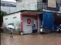 Kawasan Pasar Jagal Kemang Tergenang Banjir 50 Cm, Lalin Dialihkan