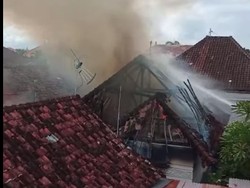 Ada Suara Letusan, Rumah di Puri Anyar Klungkung Terbakar