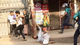 FOTO: Demo Besar-besaran di Bangladesh usai Eks PM Hasina Divonis Mati