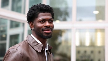FOTO: Lil Nas X Tak Merasa Bersalah Dituduh Tinju Wajah Polisi
