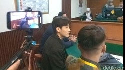 Ekspresi Na Daehoon Sebelum Sidang Cerai Perdana dengan Jule Jadi Sorotan