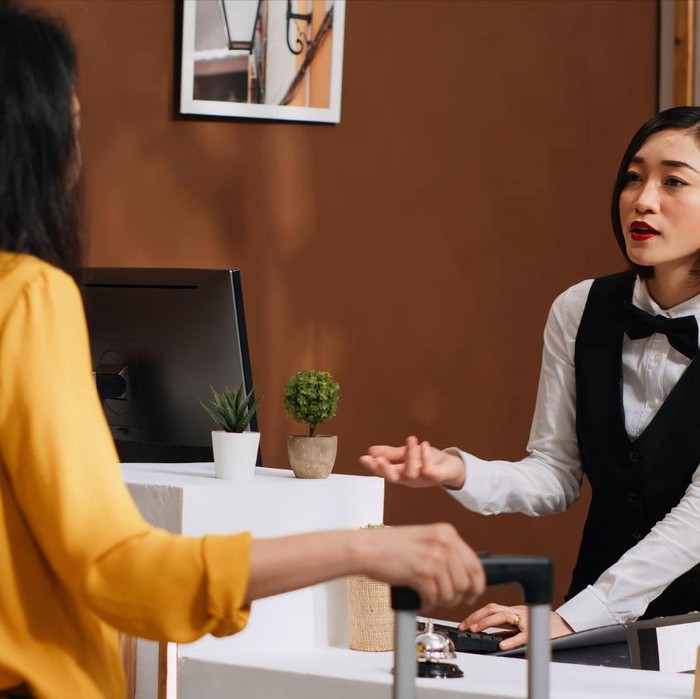 Pindah kamar jika merasa tidak nyaman adalah salah satu hal yang bisa kamu lakukan setelah check-in di hotel/Foto: Freepik.com