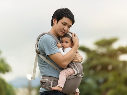 Ribuan Ayah Dipecat Usai Ambil Paternity Leave, Kenapa Demikian?