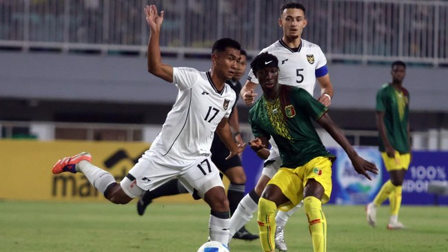 Timnas Indonesia U-23 mengimbangi Mali 2-2 dalam leg dua pertandingan uji coba internasional di Stadion Pakansari, Cibinong, Selasa (18/11).