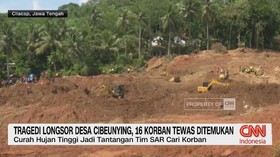 VIDEO: Tragedi Longsor Desa Cibeunying, 16 Korban Tewas Ditemukan