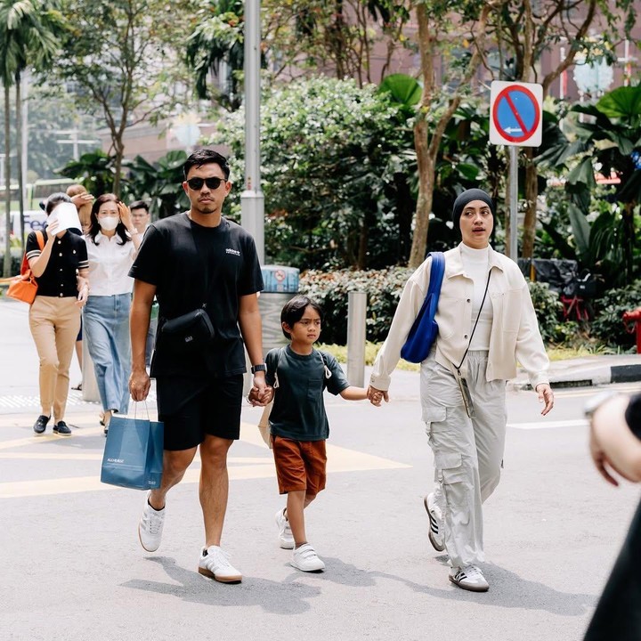 <p>Ayudia dan Ditto yang telah mengarungi rumah tangga selama 10 tahun itu dikaruniai anak laki-laki bernama Dia Sekala Bumi atau akrab disapa Sekala. Kini, Sekala berusia 9 tahun dan tengah duduk di bangku sekolah dasar (SD). (Foto: Instagram @dittopercussion)</p>
