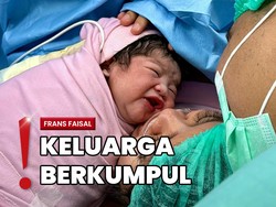 Resmi Jadi Ayah, Frans Faisal Hadiahkan Perhiasan untuk Istri-Anak