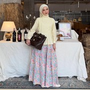 Get The Look: Inspirasi Outfit Girly dengan Floral Skirt ala Intan Ghazella