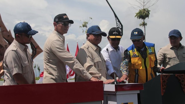 Presiden RI Prabowo Subianto meresmikan Jembatan Kabanaran, yang langsung beroperasi mulai hari ini (19/11) di selayan DIY, Kulon Progo dan Bantul.