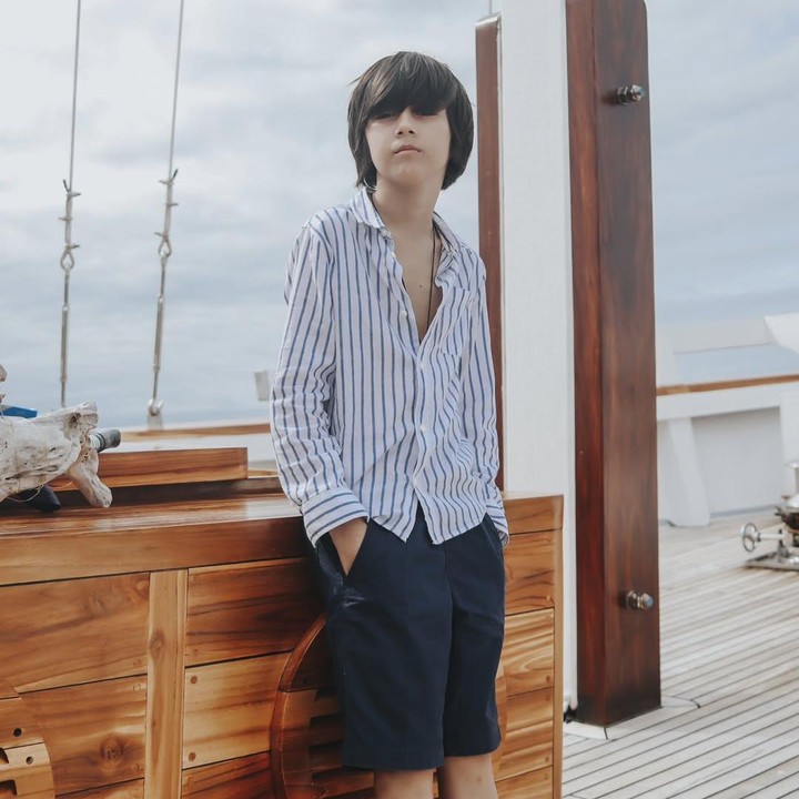 <p>Dalam unggahan itu, Wulan juga menuliskan ucapan ulang tahun dan kata-kata manis untuk putranya. &ldquo;Seperti lagu favoritmu yang selalu kau nyanyikan saat kecil, 'Aku percaya aku bisa terbang&rsquo;. Ya, aku percaya kau bisa terbang tinggi. Langit bukanlah batasnya. Kembangkan sayapmu, dan raihlah puncak. Bermimpilah besar, cintaku, bersinarlah terang. Kau pantas menjadi juara. Dan teruslah terbang lebih tinggi, agar orang lain. Terinspirasi untuk terbang bersamamu.. SELAMAT ULANG TAHUN KE-14. Anakku yang tak lagi kecil, ILYSM,&rdquo; tulis Wulan, dikutip dari laman Instagram <em>@wulanguritno,</em> Rabu (19/11/2025).&nbsp;(Foto: Instagram @wulanguritno)</p>