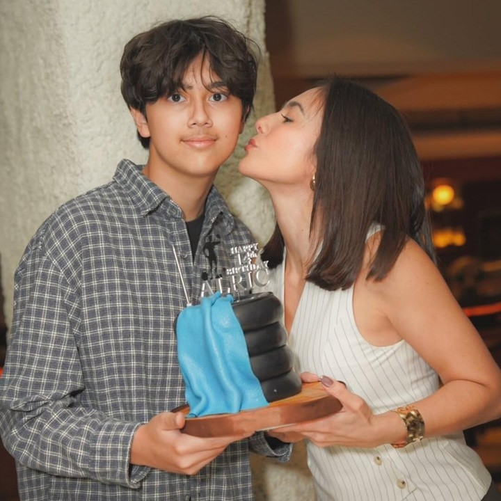 <p>Kehidupan anak artis Indonesia tampaknya tak pernah lepas dari sorot publik. Salah satunya adalah Jeremiah Alric Dimitri, putra Wulan Guritno yang baru saja berulang tahun. (Foto: Instagram @wulanguritno)</p>