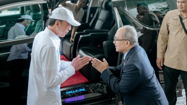 Presiden ke-7 Jokowi sudah tiba di Singapura dan bersiap menghadiri Bloomberg New Economy Forum sebagai pembicara.