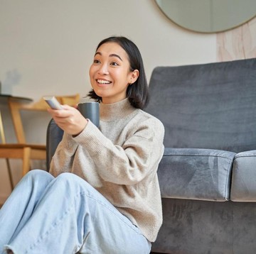 4 Manfaat Rewatch Serial Favorit untuk Kesehatan Mental