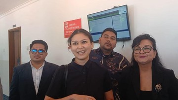 Kabar Terkini Artis dari InsertLive : Absen di Sidang Cerai, Marissa Anita Mantap Berpisah dari Andrew Trigg