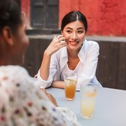 Menurut Psikolog, Orang yang Suka Oversharing Tanpa Sadar Alami 5 Masalah Ini