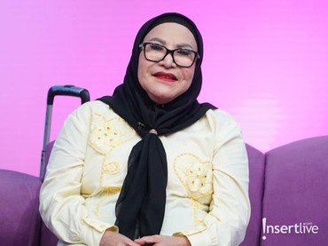 Mpok Atiek Nangis Cerita Kebahagiaan yang Tak Ternilai Usai Umrah Ketiga Kalinya