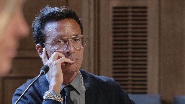 Juri Miss Universe mundur dan menuding Top 30 telah dipilih diam-diam. Organisasi Miss Universe membantah keras tudingan tersebut.