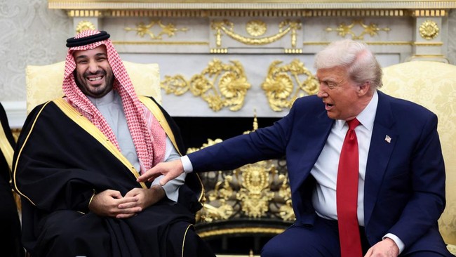 Kontradiktif dengan informasi intelijen, Trump sebut Pangeran MbS tak tahu apa-apa soal pembunuhan jurnalis Khashoggi pada 2018 lalu.