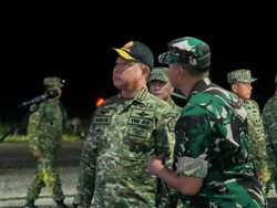 Panglima TNI Tinjau Latihan Terjun Malam di Bangka, Tingkatkan Kesiapsiagaan Wilayah