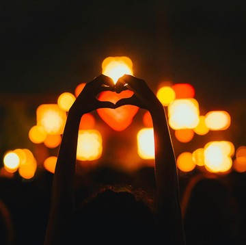 Parasocial Jadi Word Of The Year 2025 Menurut Cambridge Dictionary, Apa Artinya?