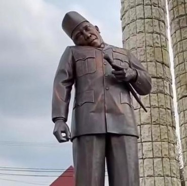 Penyebab Patung Soekarno di Indramayu Miring