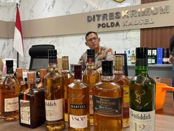 Polda Kalsel Ringkus Pria Pengoplos Miras Brand Impor