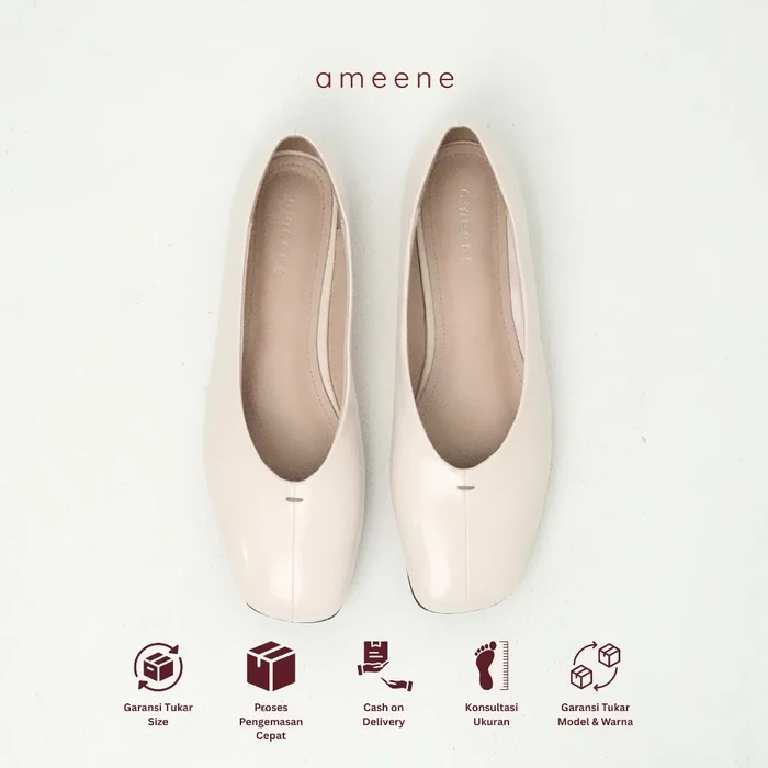 Rubi flat shoes dari brand Ameene menghadirkan desain yang klasik, elegan, dan minimalis dengan aksen jahitan di bagian tengah. Sepatu ini terbuah dari bahan sintetis premium doff dan dilengkapi dengan bantalan busa di insole sehingga nyaman digunakan untuk beraktivitas.