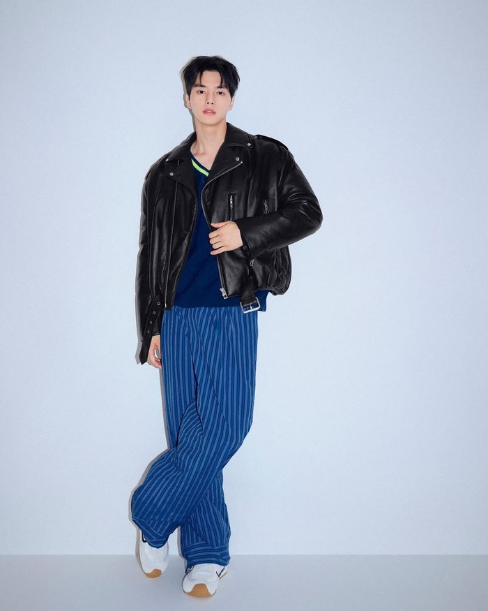 Aktor Korea Song Kang kembali mencetak prestasi baru. Pada Selasa, (18/9/2025), Song Kang diumumkan sebagai brand ambassador baru Loewe.