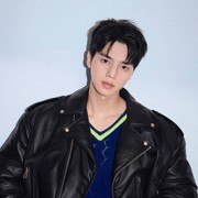 Simak Gaya Keren Aktor Korea Song Kang yang Jadi Brand Ambassador Baru Loewe