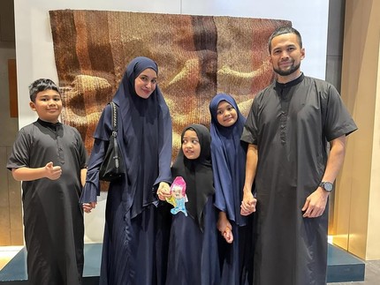 Momen Shireen Sungkar & Teuku Wisnu Umrah Bareng Tiga Anak, Intip Potret Serunya