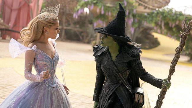 Wicked: For Good bersinopsis sebagai kelanjutan dari Wicked (2024) dan akan mengisahkan nasib akhir Elphaba dan Glinda.