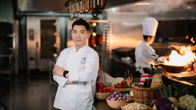 The Trans Luxury Hotel, Bandung, menegaskan kontribusi Chef Engoi Chee Hing dalam menyajikan hidangan Kanton berkualitas tinggi sejak Agustus 2024.