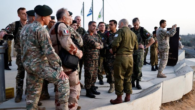 Kemlu RI menegaskan bahwa Indonesia tetap berpegang pada prinsip mendorong perdamaian di Palestina menyusul rencana mengirim pasukan perdamaian ke Jalur Gaza.