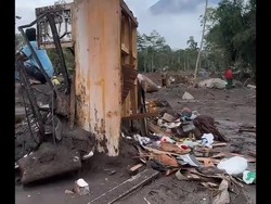 Puluhan Rumah Rata dengan Tanah Diterjang Awan Panas Semeru