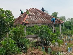 Cungkup & 3 Makam Abal-abal di Lamongan Dibongkar Usai 2 Tahun Berdiri