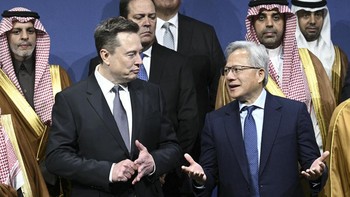FOTO: Musk dan Jensen Huang Ikut Muncul di Forum Investasi AS-Saudi