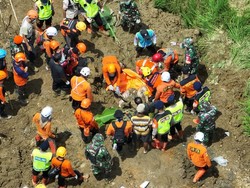 Korban Tewas Longsor Banjarnegara Bertambah Jadi 9 Orang, 19 Masih Dicari