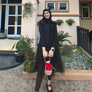 Ini 7 Potret Helwa Bachmid yang Ngaku Jadi Istri Ketiga & Ditelantarkan Habib Bahar