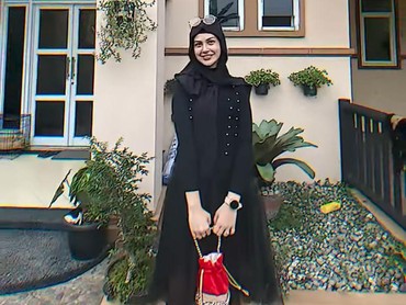 Ini 7 Potret Helwa Bachmid yang Ngaku Jadi Istri Ketiga & Ditelantarkan Habib Bahar