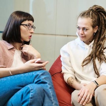 5 Ciri Kepribadian di Balik Orang yang Tidak Suka Basa-basi