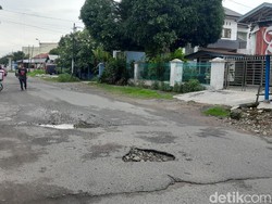 Jalan Pelita VI Medan Banyak Lubang, Warga Kesal Kendaraan Jadi Cepat Rusak