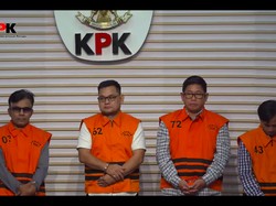 KPK Tahan 4 Tersangka Korupsi Proyek Dinas PU Termasuk Waka DPRD OKU